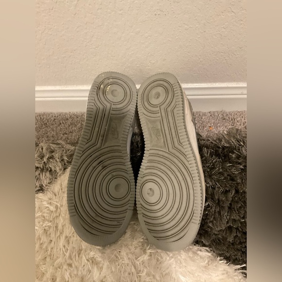 Nike Air Force 1 white and gray kid sneakers - Picture 3 of 6